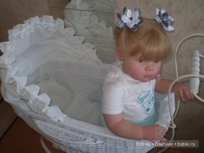 Красивая колясочка для кукол