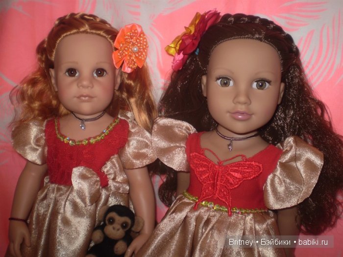 Медина и София Новогодние наряды девочек