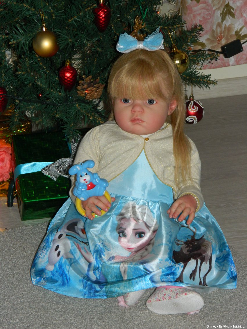 Девочки и новогодняя ёлочка