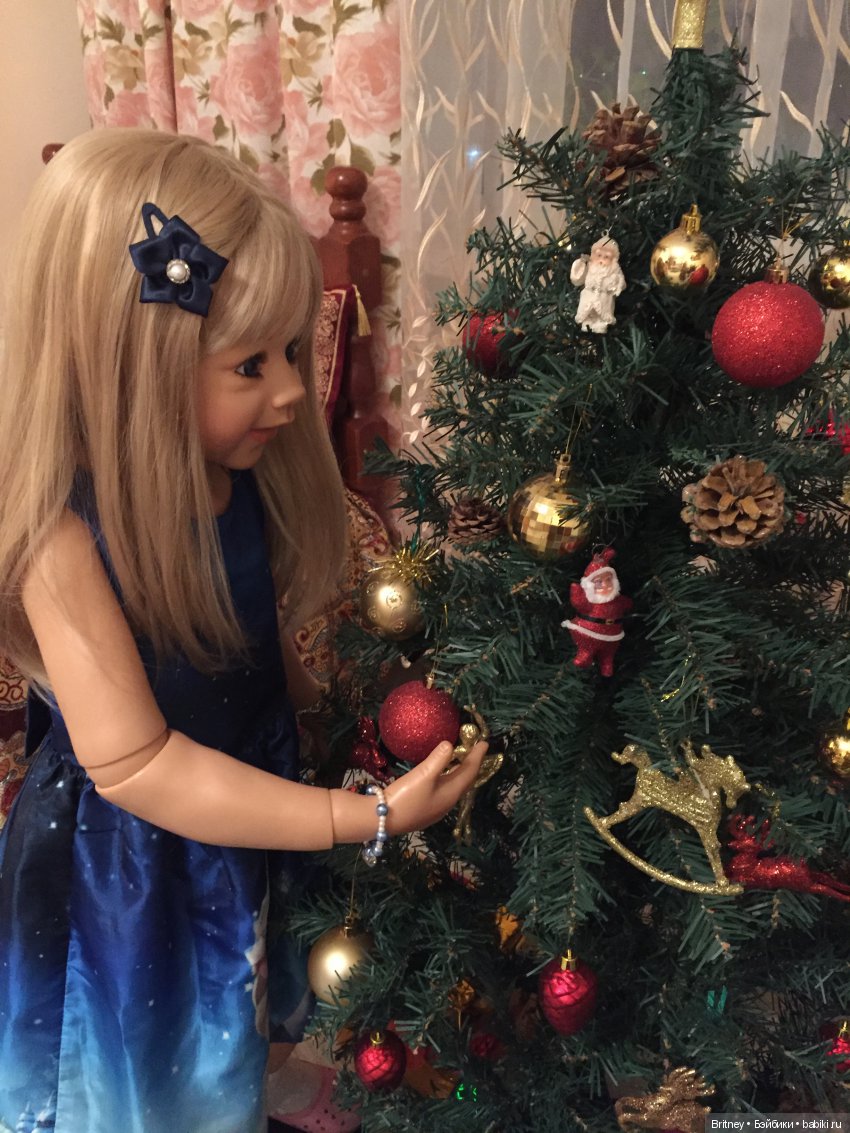 Девочки и новогодняя ёлочка