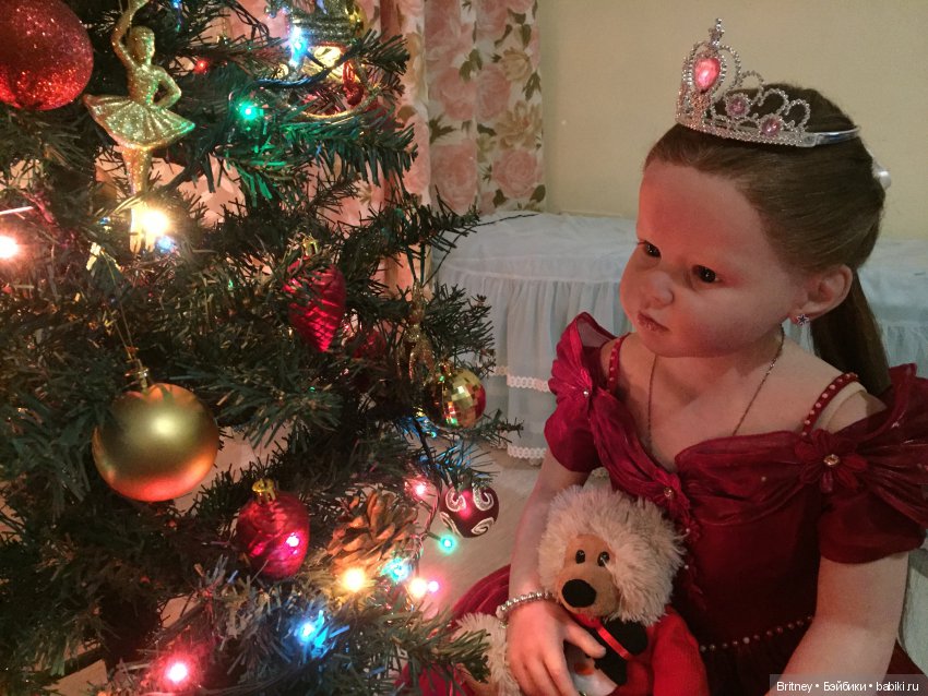 Девочки и новогодняя ёлочка
