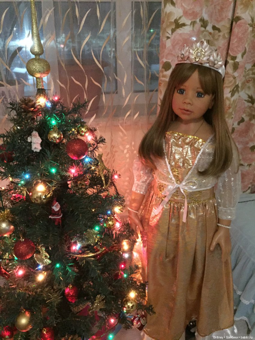 Девочки и новогодняя ёлочка