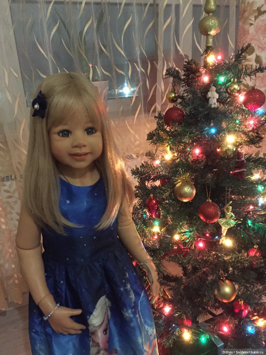Девочки и новогодняя ёлочка