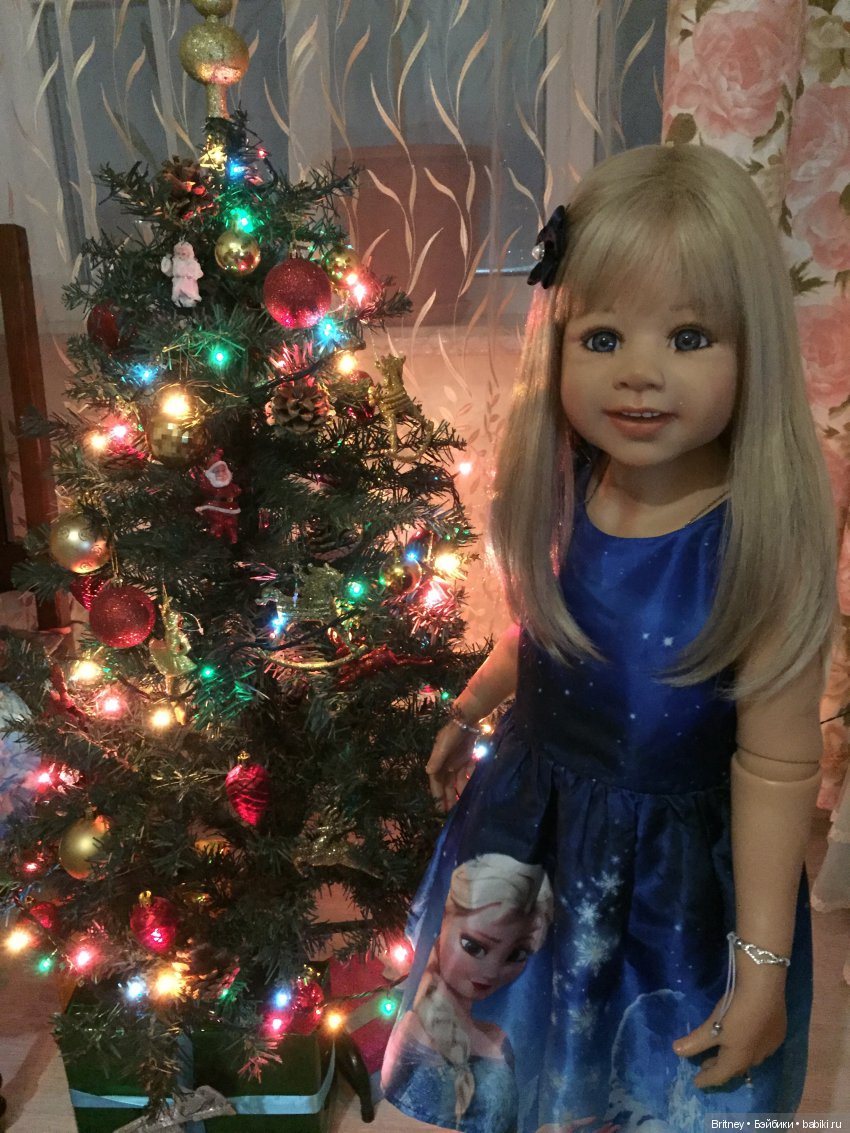 Девочки и новогодняя ёлочка