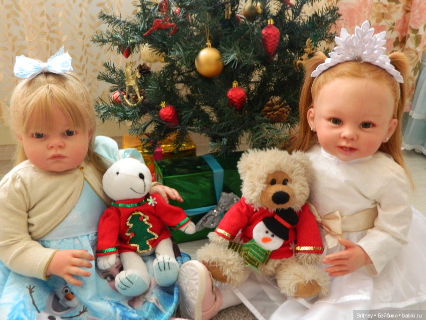 Девочки и новогодняя ёлочка