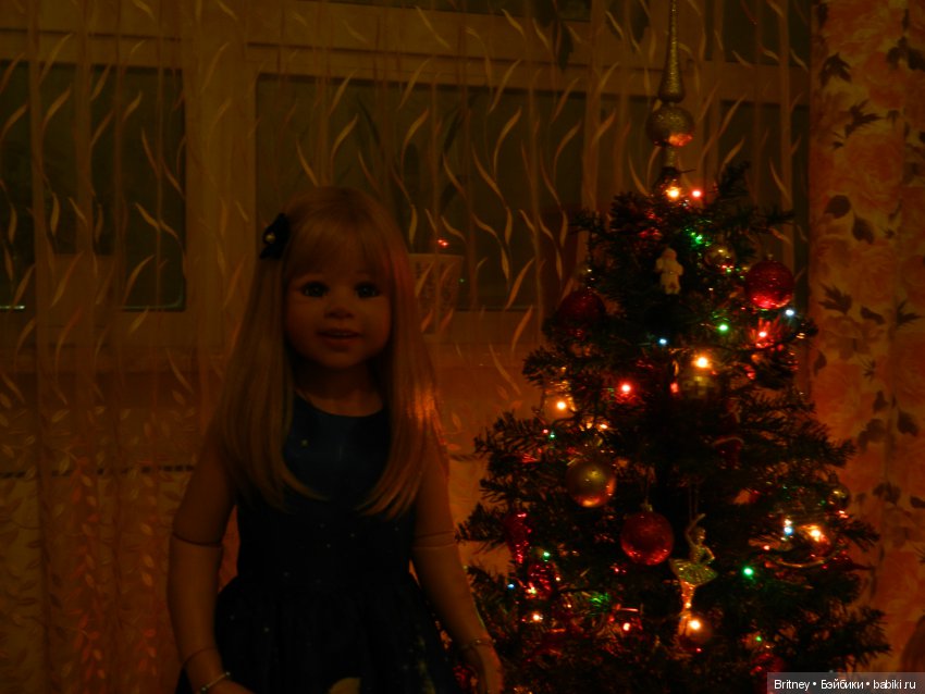 Девочки и новогодняя ёлочка