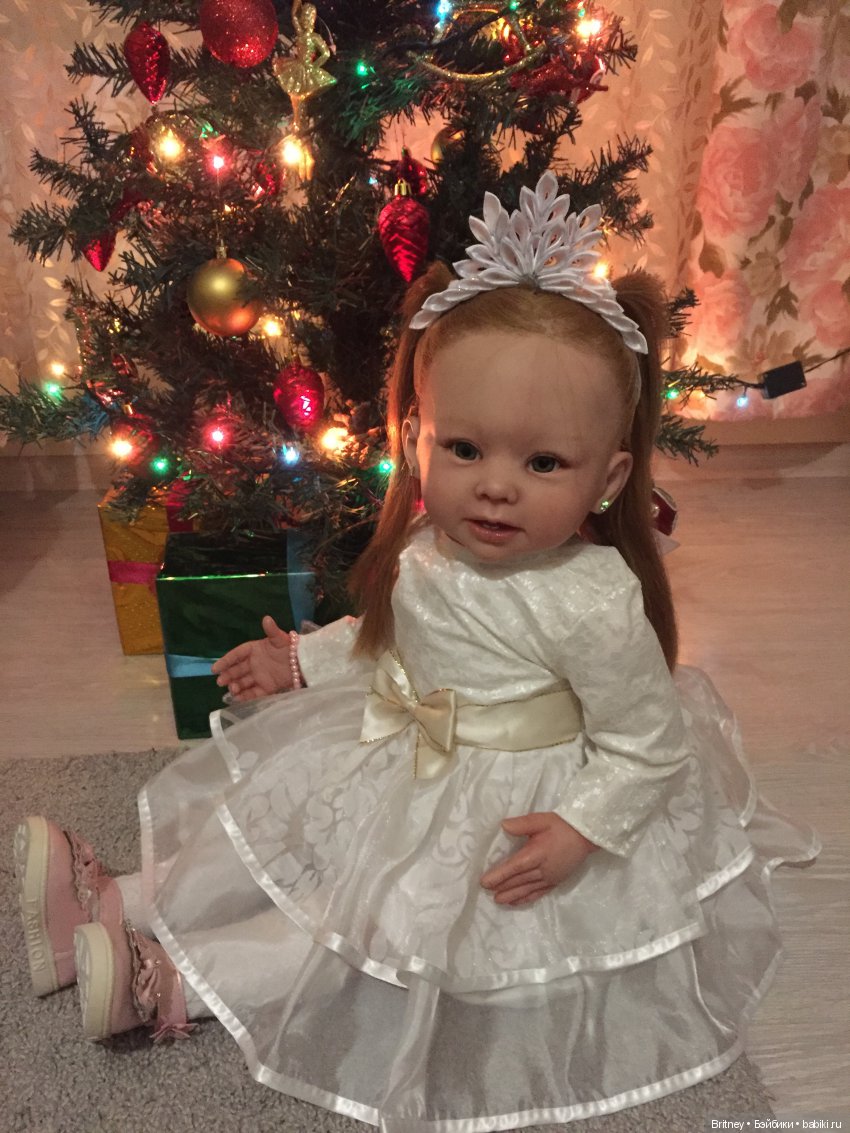 Девочки и новогодняя ёлочка