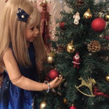 Девочки и новогодняя ёлочка