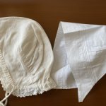 Два винтажных (антикварных) чепчика.