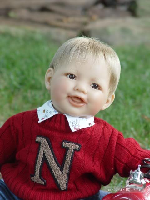 Мальчик Нико решил подарить вам свою лучезарную улыбку:)