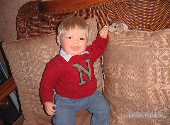 Мальчик Нико решил подарить вам свою лучезарную улыбку:)