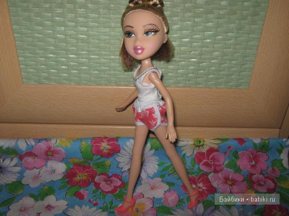 . Одежда для кукол Bratz