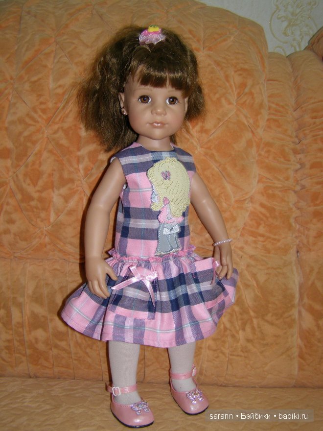 Две сестрички: Ангелина и Иришка любят модничать