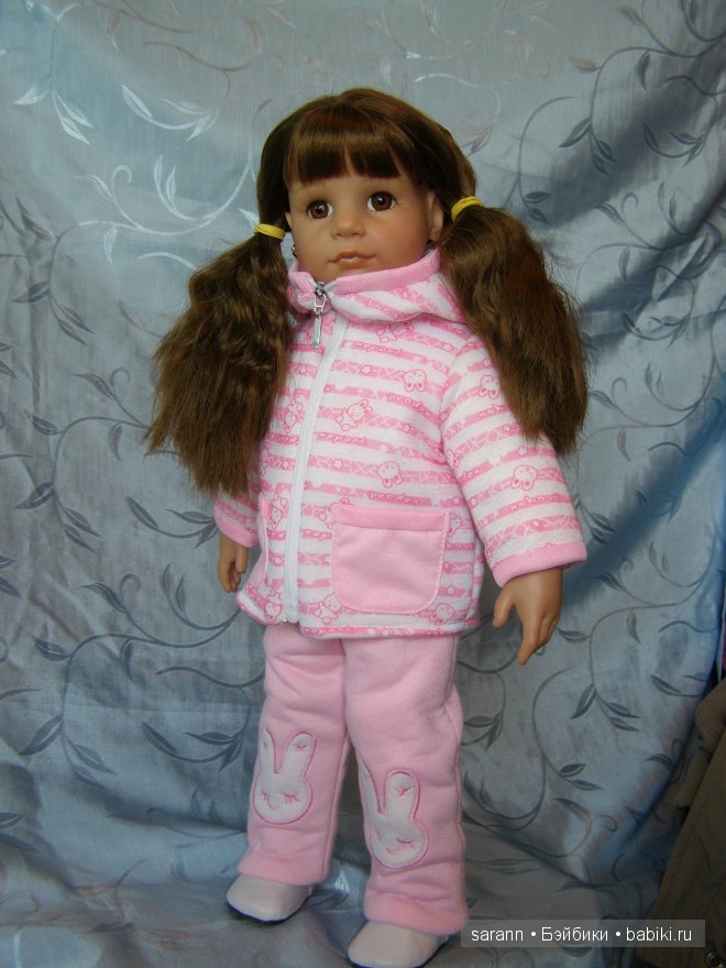 Две сестрички: Ангелина и Иришка любят модничать