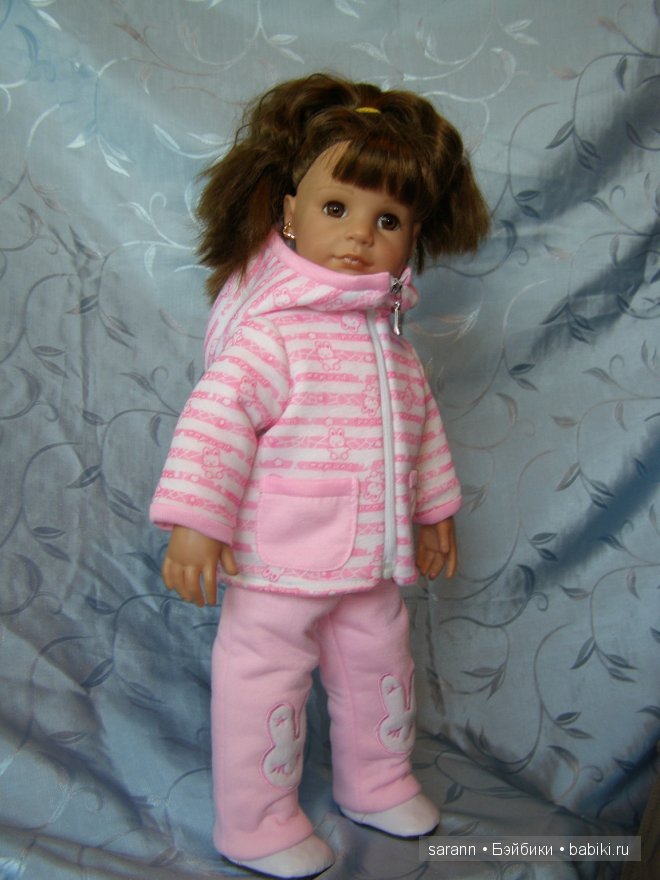 Две сестрички: Ангелина и Иришка любят модничать