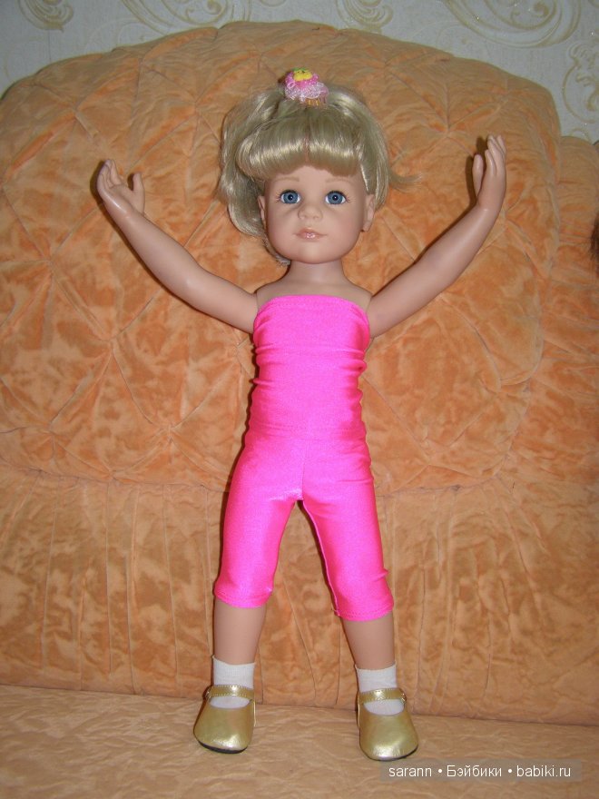 Две сестрички: Ангелина и Иришка любят модничать