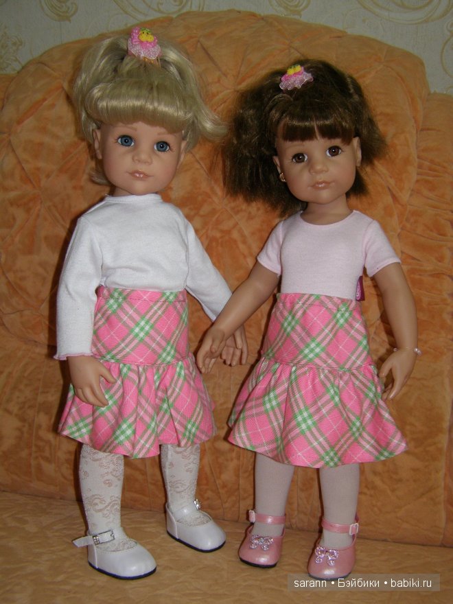 Две сестрички: Ангелина и Иришка любят модничать