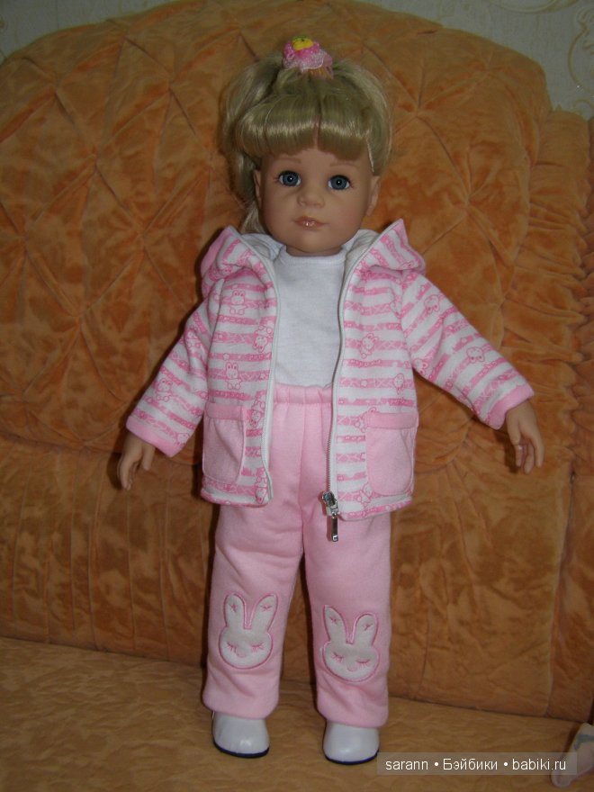 Две сестрички: Ангелина и Иришка любят модничать