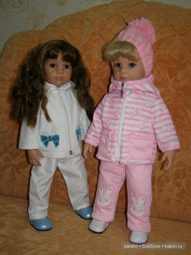 Две сестрички: Ангелина и Иришка любят модничать