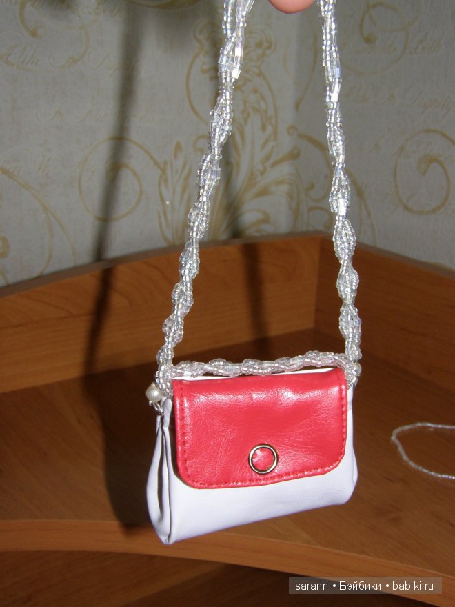 Необходимый аксессуар - дамская сумочка для куклы