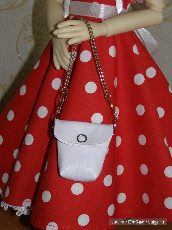 Необходимый аксессуар - дамская сумочка для куклы