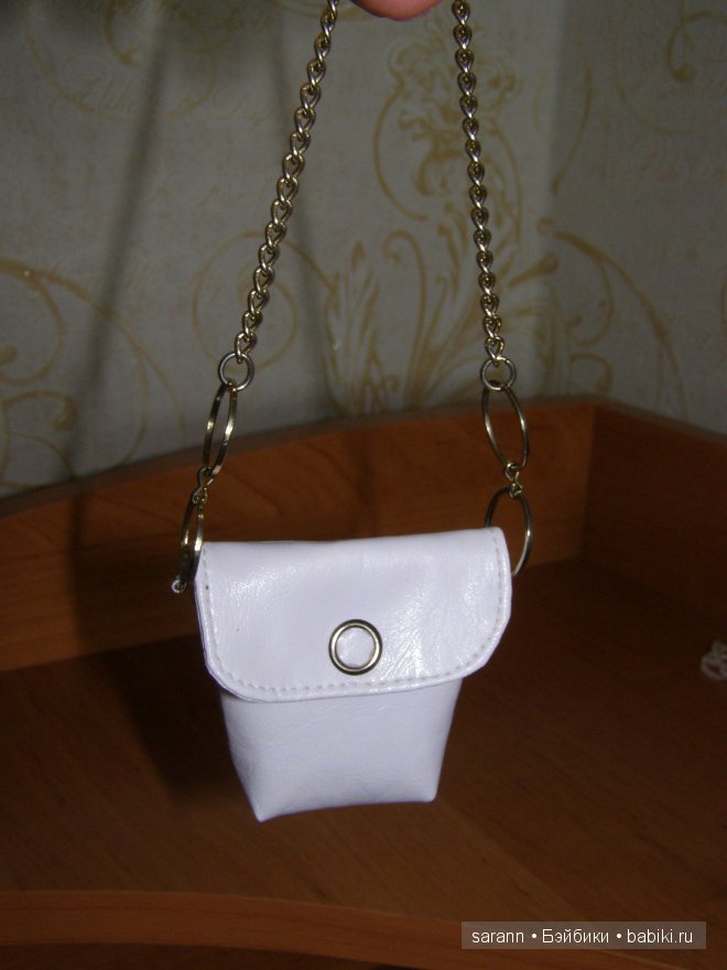 Необходимый аксессуар - дамская сумочка для куклы