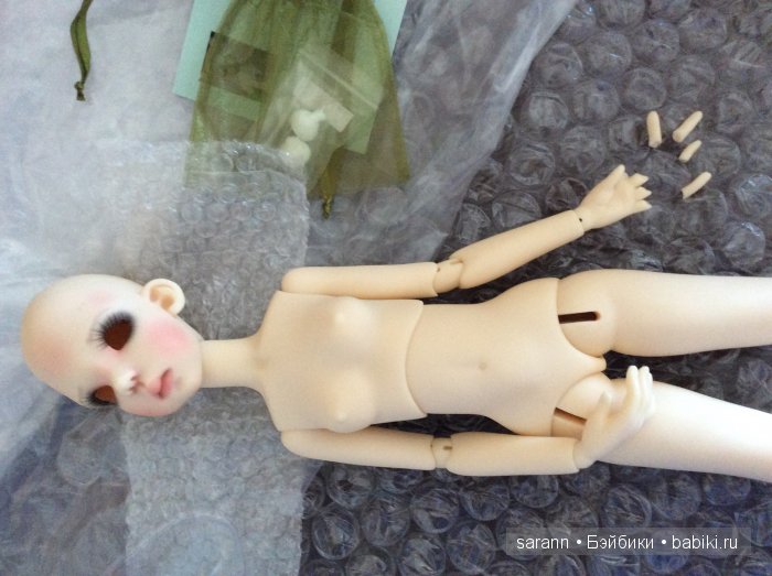 Пришла посылка, сломаны пальцы на руке куклы. Лейси, Kaye Wiggs