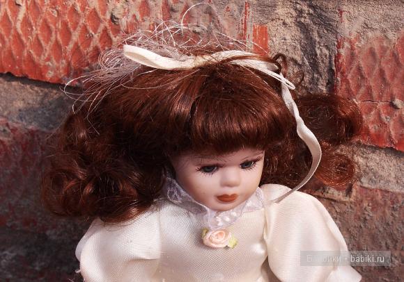 Диана Фарфоровая куколка