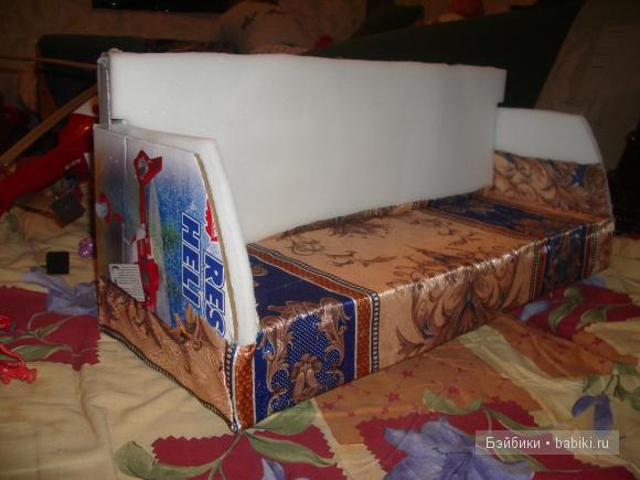 Когда у меня поселилась моя смуглая красавица стало понятно, что спать ей негде. Диван для куклы