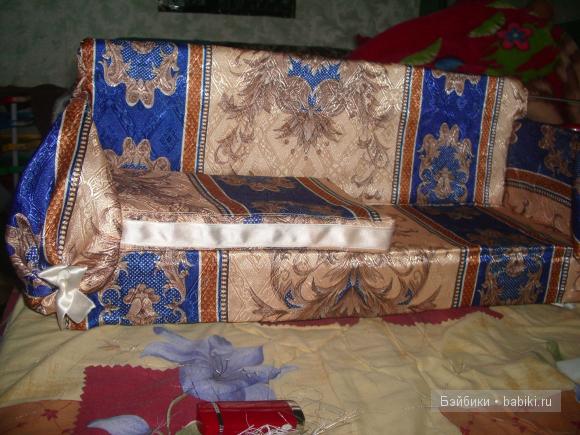 Когда у меня поселилась моя смуглая красавица стало понятно, что спать ей негде. Диван для куклы