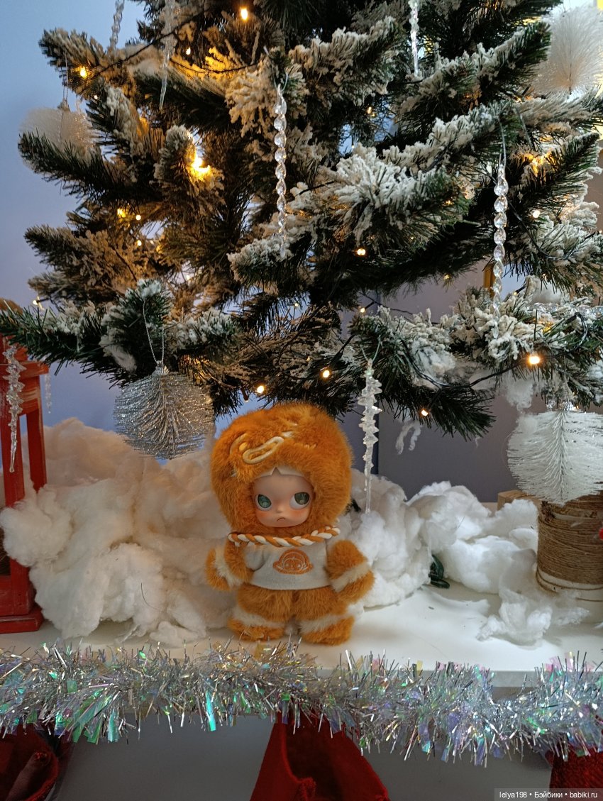 Приветики от моей новогодние малышки Пряни! Счастья, удачи, радости Вам в Наступающем году! А Вашим Зсигам самых красивых, самых ярких и чудесных фоток