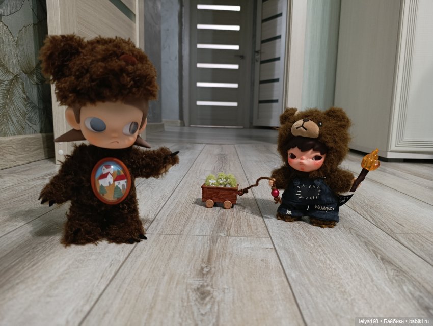 - Мама он забрал мою тележку ...