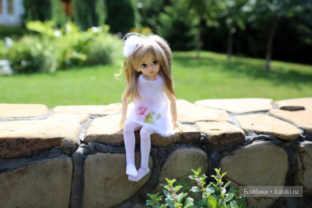 Прогулка в саду. Куколки от Kaye Wiggs