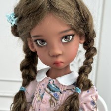 Мики кофе тан от Кайе Вигс с мейком от известного мастера Карины