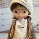 Парень в парике