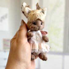 Зайчик с маской поросенка