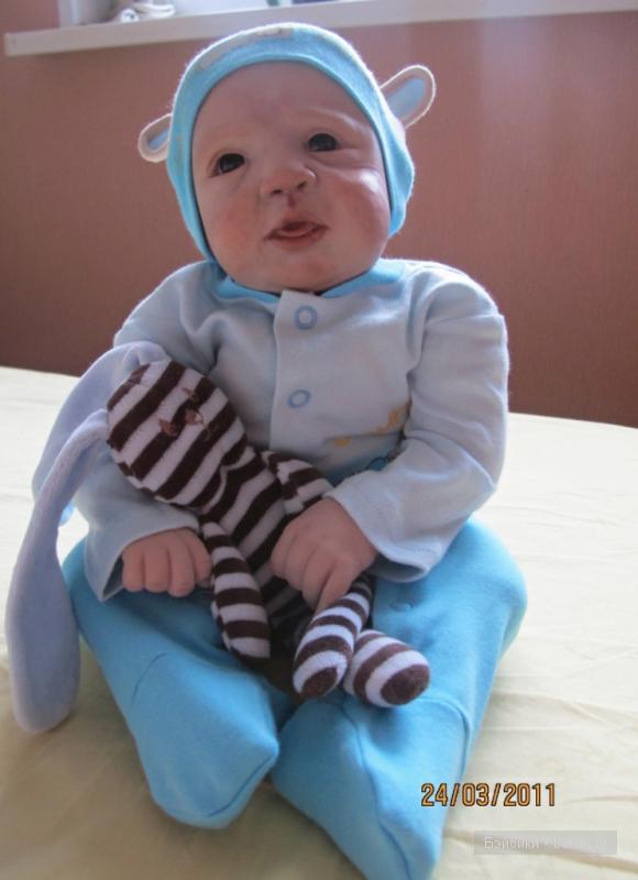Позирует) Позирует)