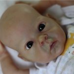 Помогите! Лицо реборненка позеленело, что можно сделать?