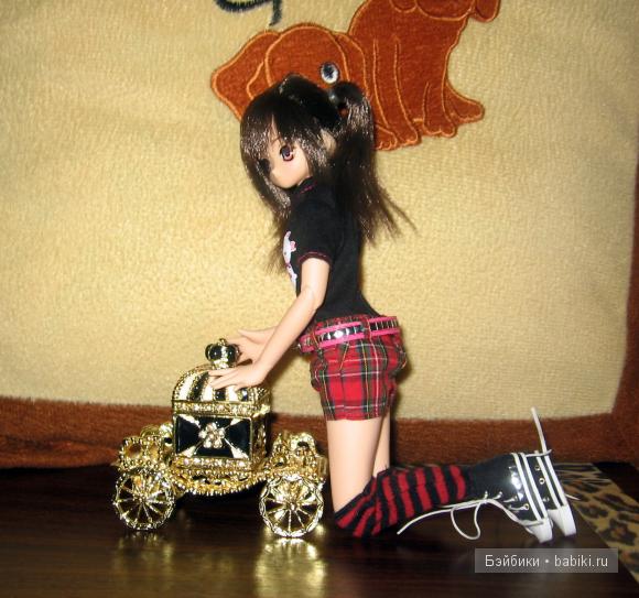 Айка с сундуком