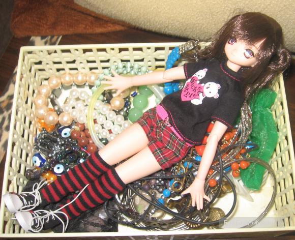 Айка  и бижутерия