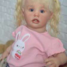 Ариэль - девочка с голубыми глазами