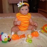 Ярче солнышка.Вязанный костюм для куколки Ли Миддлтон.