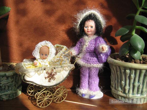 Танюша с младшей сестричкой