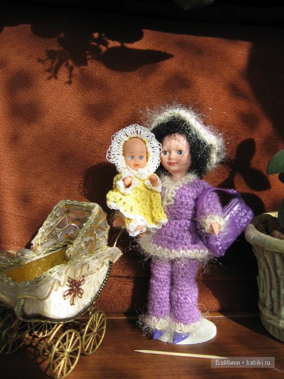 Танюша с младшей сестричкой