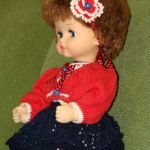 Мама песню напевала - мама дочку одевала...