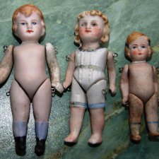 З антикварных фарфоровых пупса от Limbach период 1910-1930. Маркированы. Цена за всех