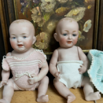 2 хорошеньких мальчишки  Hertel & Schwab полностью фарфор