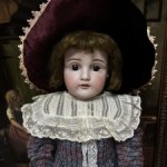 Большая кукла  J.D. Kestner 154 на креслице рост 61 см