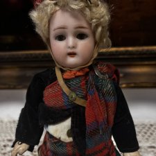 Миничка Kämmer Reinhardt в шотландском костюме рост 25 см