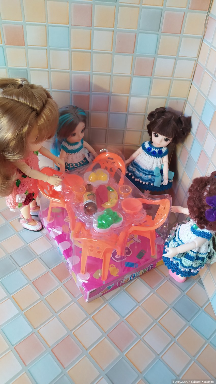 Столик из Пятерочки — Куклы с Алиэкспресс (Aliexpress): Китайские шарнирные (фото 2)